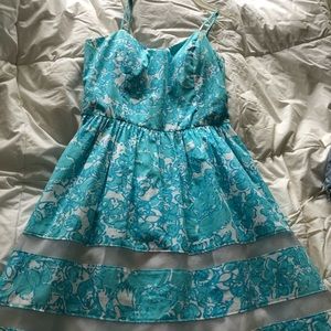 Lily Pulitzer size 2 dress light blue and white